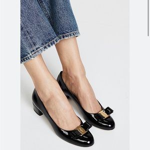 Ferragamo Elinda bow heel